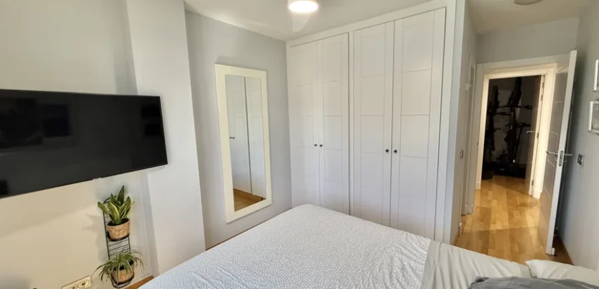Piso céntrico de tres habitaciones, dos baños con garaje y trastero