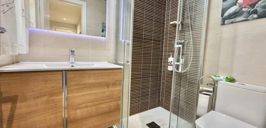 Piso céntrico de tres habitaciones, dos baños con garaje y trastero