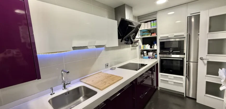 Piso céntrico de tres habitaciones, dos baños con garaje y trastero