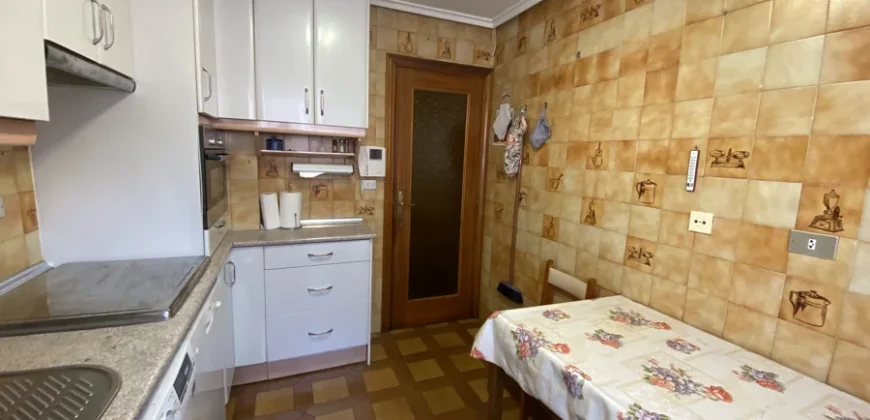 Piso céntrico de cuatro habitaciones con garaje opcional