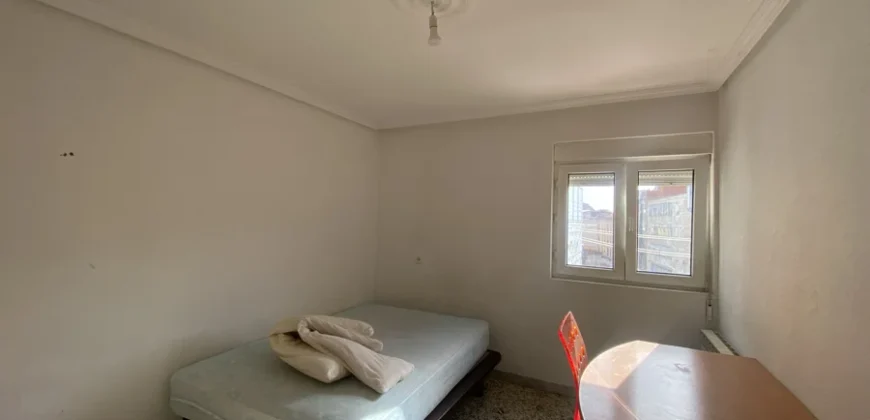 Piso céntrico de tres habitaciones con trastero