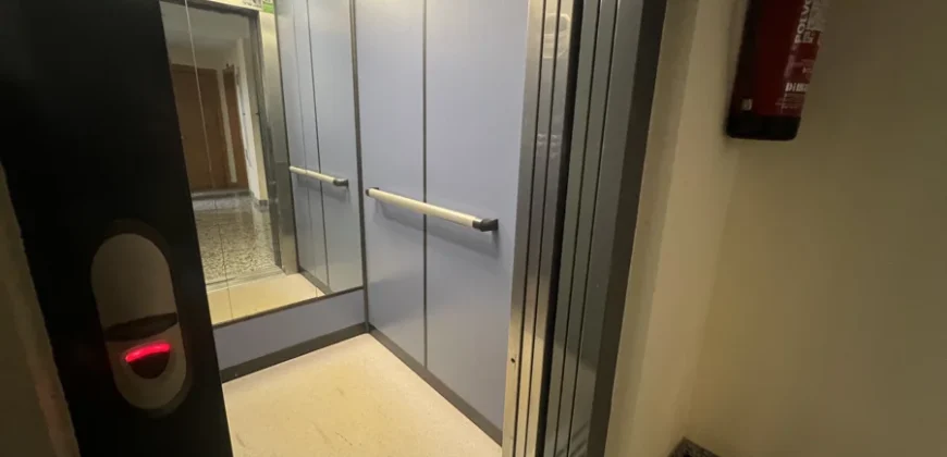 Piso de tres habitaciones y dos baños con plaza de garaje