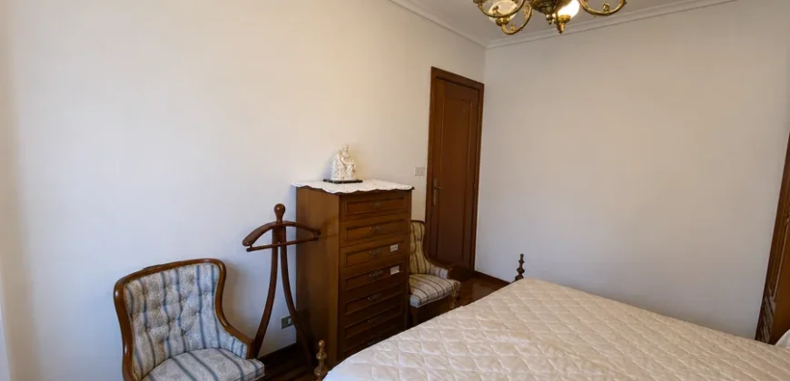 Piso céntrico de cuatro habitaciones con garaje opcional