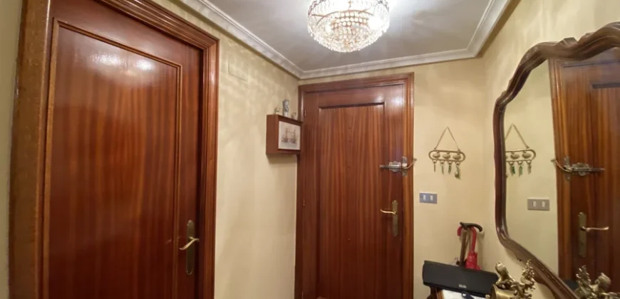 Piso céntrico de cuatro habitaciones con garaje opcional
