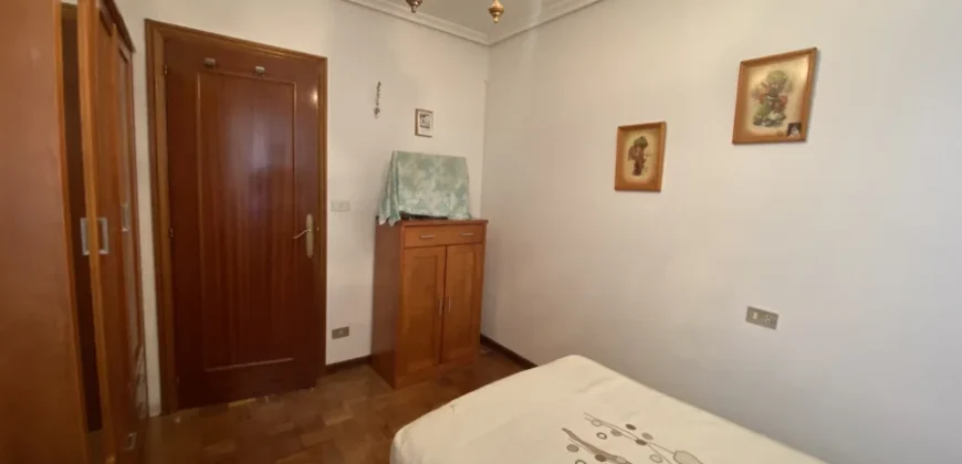 Piso céntrico de cuatro habitaciones con garaje opcional