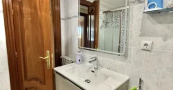 Piso de tres habitaciones y dos baños Piso de tres habitaciones y dos baños