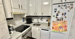 Piso de tres habitaciones y dos baños Piso de tres habitaciones y dos baños