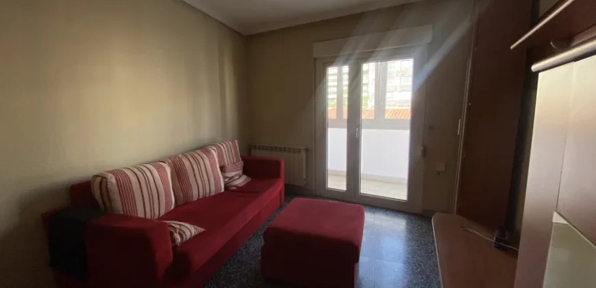 Piso céntrico de tres habitaciones con trastero