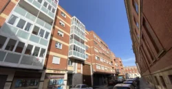 Piso céntrico de tres habitaciones con trastero Piso céntrico de tres habitaciones con trastero