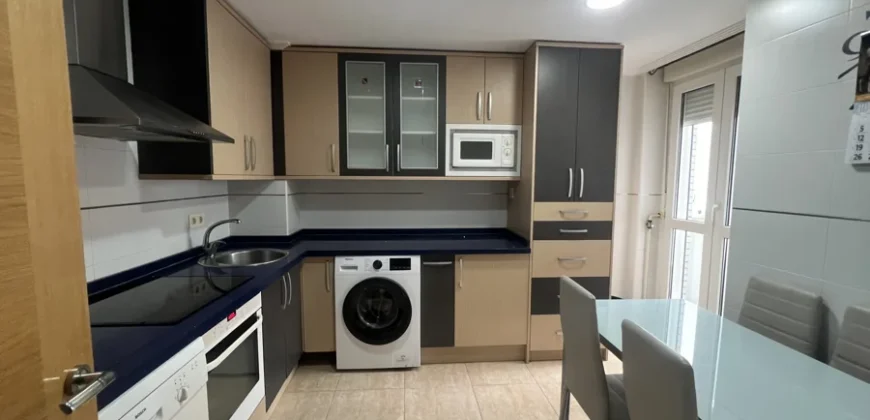 Piso de tres habitaciones y dos baños con plaza de garaje