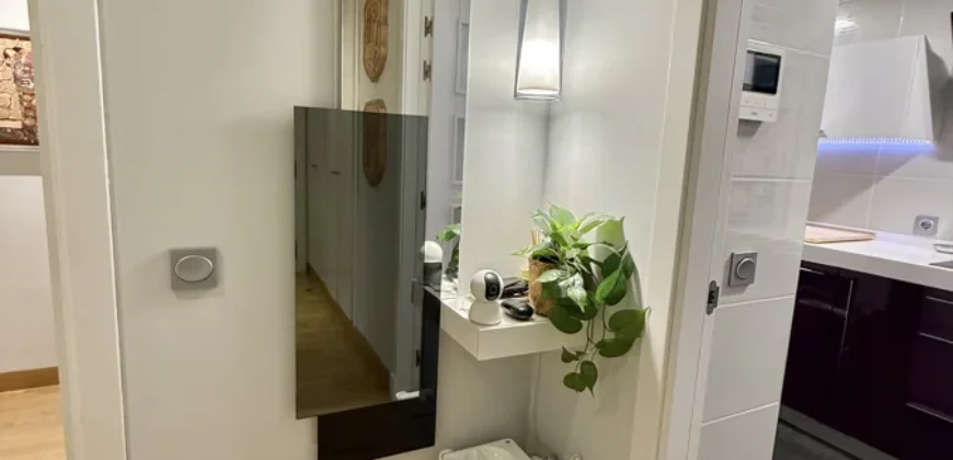 Piso céntrico de tres habitaciones, dos baños con garaje y trastero