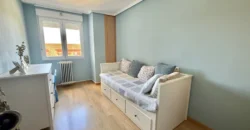 Piso de tres habitaciones y dos baños Piso de tres habitaciones y dos baños
