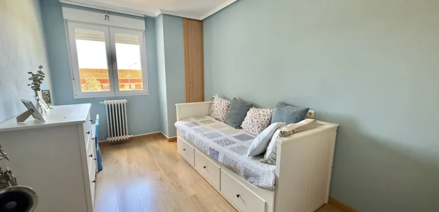 Piso de tres habitaciones y dos baños