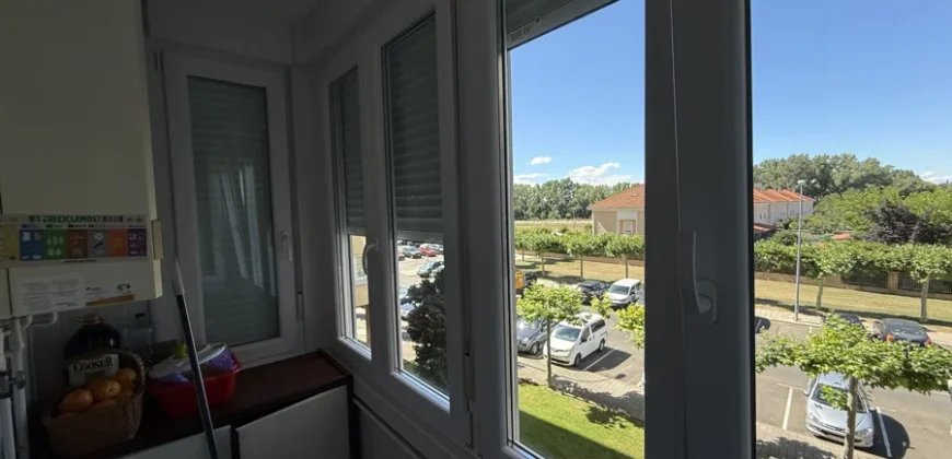 Piso de tres habitaciones y dos baños