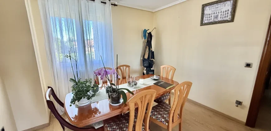 Piso de tres habitaciones y dos baños