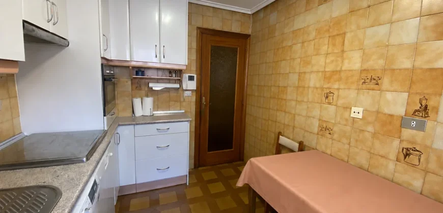 Piso céntrico de cuatro habitaciones con garaje opcional
