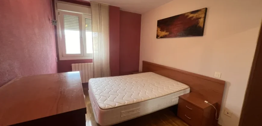 Piso de tres habitaciones y dos baños con plaza de garaje
