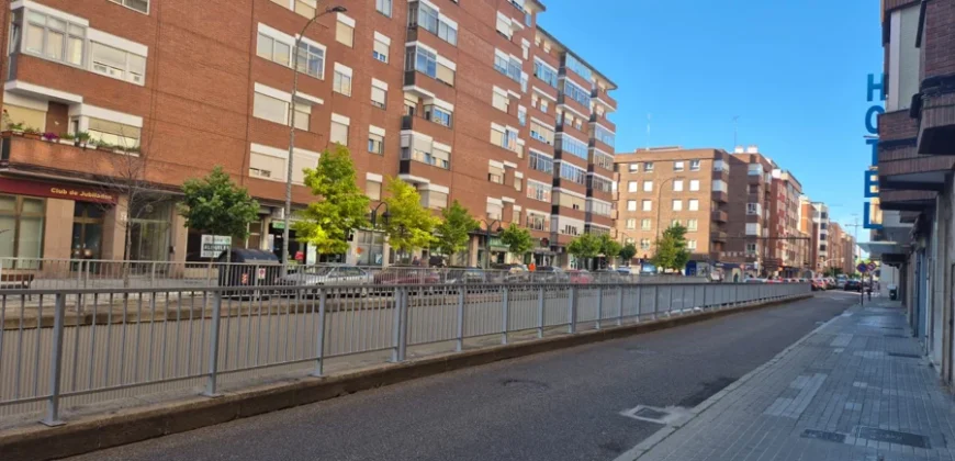 Venta de Piso en Palencia de 3 dormitorios con garaje en Avenida Santander
