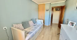 Piso de tres habitaciones y dos baños Piso de tres habitaciones y dos baños