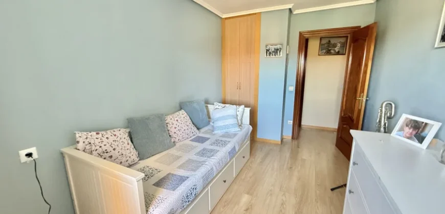 Piso de tres habitaciones y dos baños