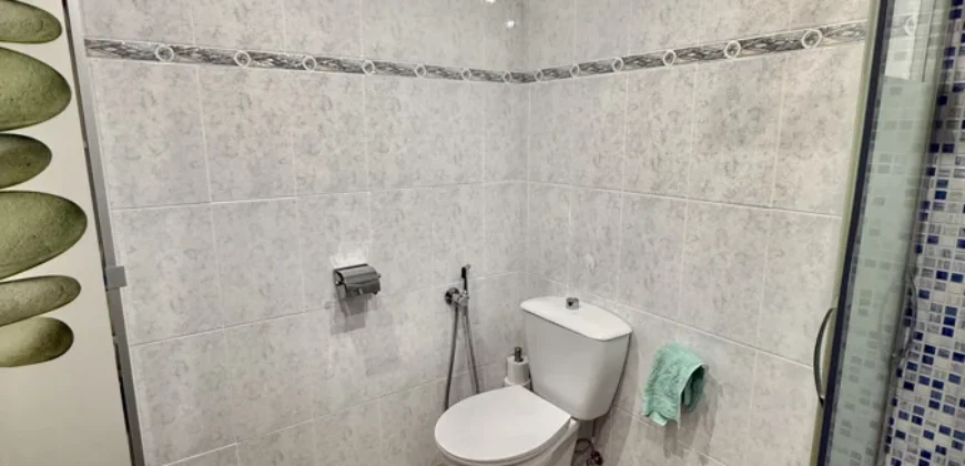 Piso de tres habitaciones y dos baños