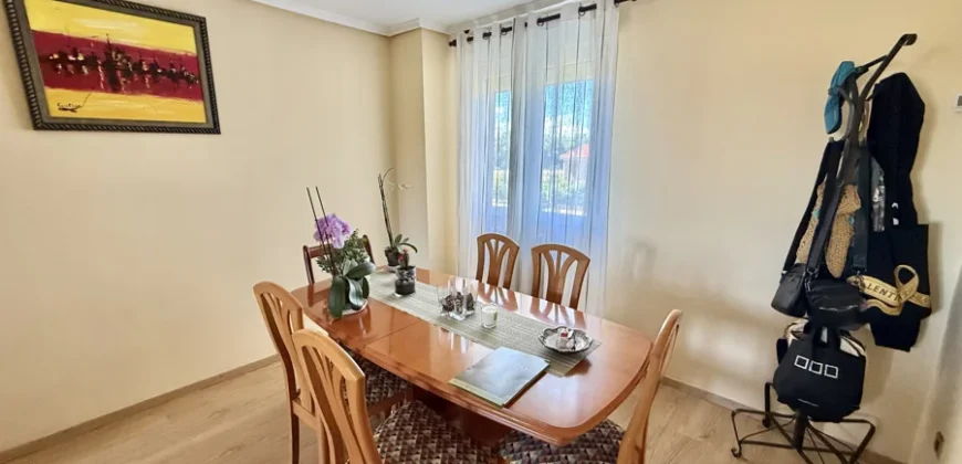 Piso de tres habitaciones y dos baños