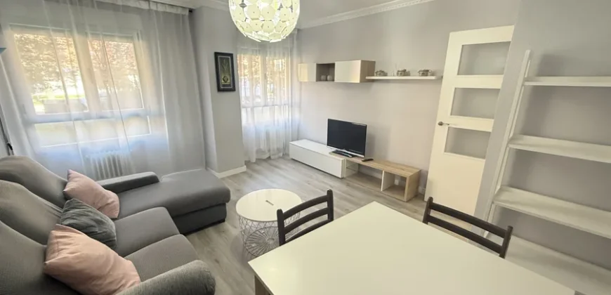 Piso de dos habitaciones con un baño y garaje