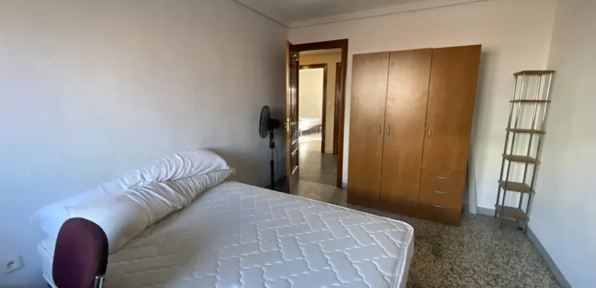 Piso céntrico de tres habitaciones con trastero