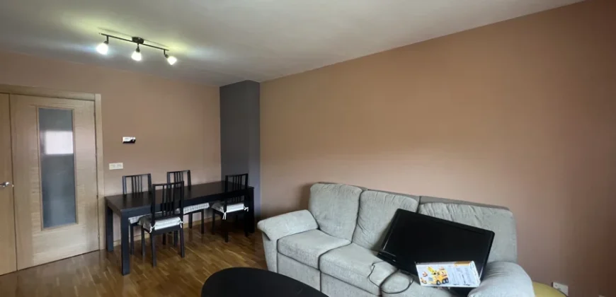 Piso de tres habitaciones y dos baños con plaza de garaje