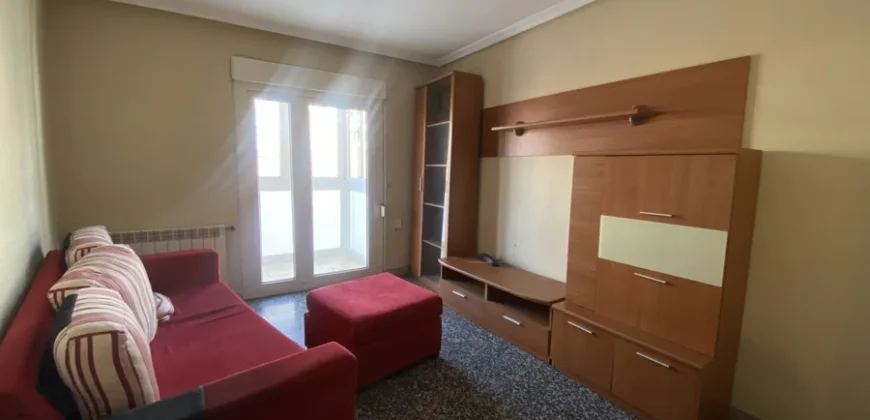 Piso céntrico de tres habitaciones con trastero