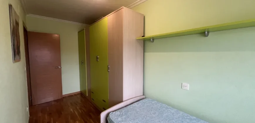 Piso de tres habitaciones y dos baños con plaza de garaje