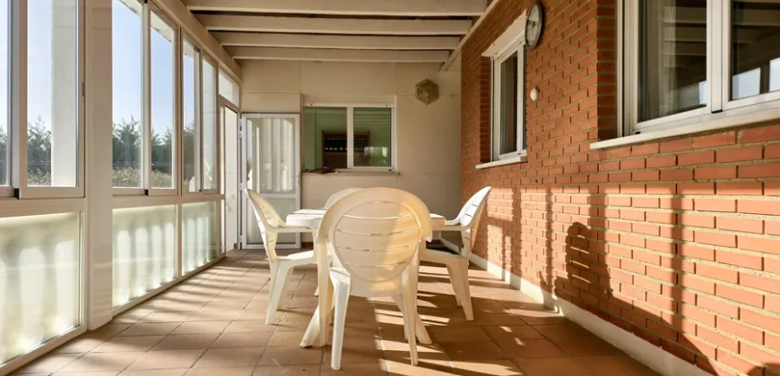 Casa independiente de 6 habitaciones con piscina.