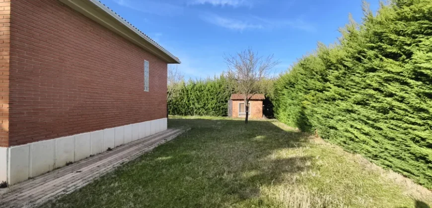 Casa independiente de 6 habitaciones con piscina.