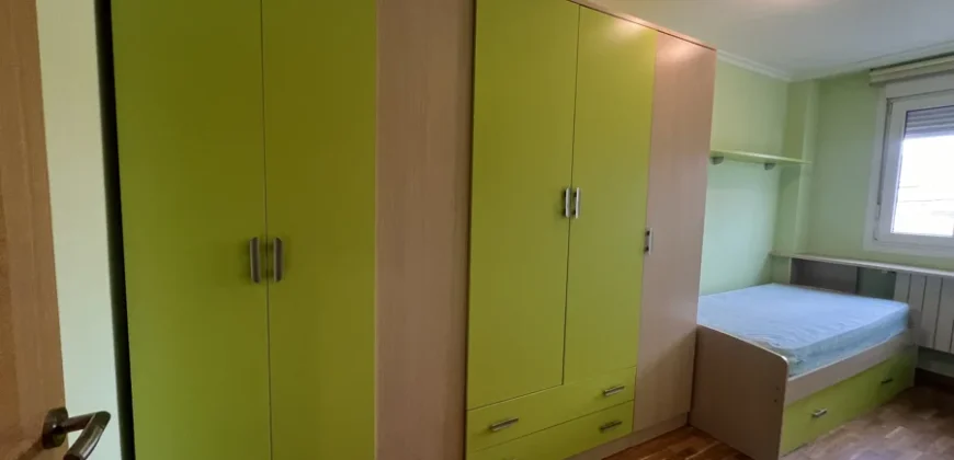 Piso de tres habitaciones y dos baños con plaza de garaje