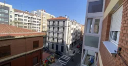Piso céntrico de tres habitaciones con trastero Piso céntrico de tres habitaciones con trastero