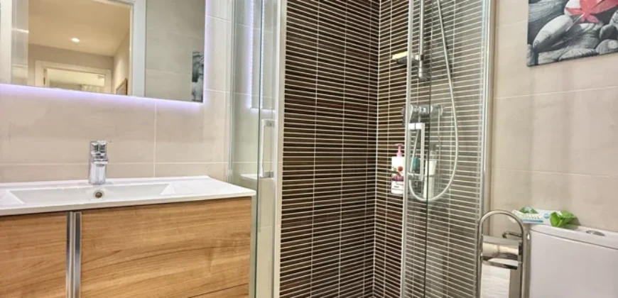 Piso céntrico de tres habitaciones, dos baños con garaje y trastero
