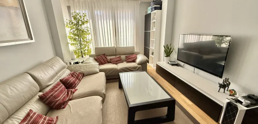 Piso céntrico de tres habitaciones, dos baños con garaje y trastero