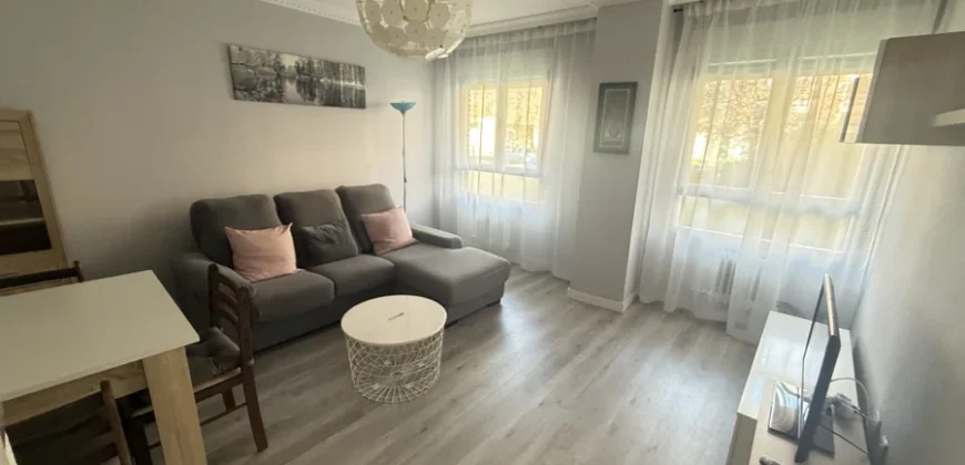 Piso de dos habitaciones con un baño y garaje