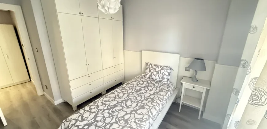 Piso de dos habitaciones con un baño y garaje