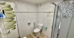 Piso de tres habitaciones y dos baños Piso de tres habitaciones y dos baños