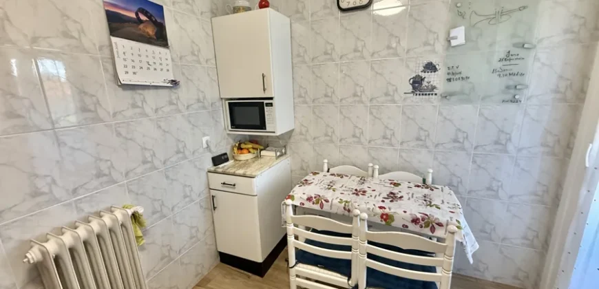 Piso de tres habitaciones y dos baños