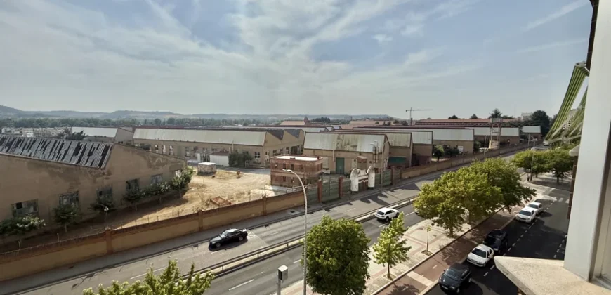 Piso en venta en Palencia en Avenida Madrid Palencia con garaje y terraza