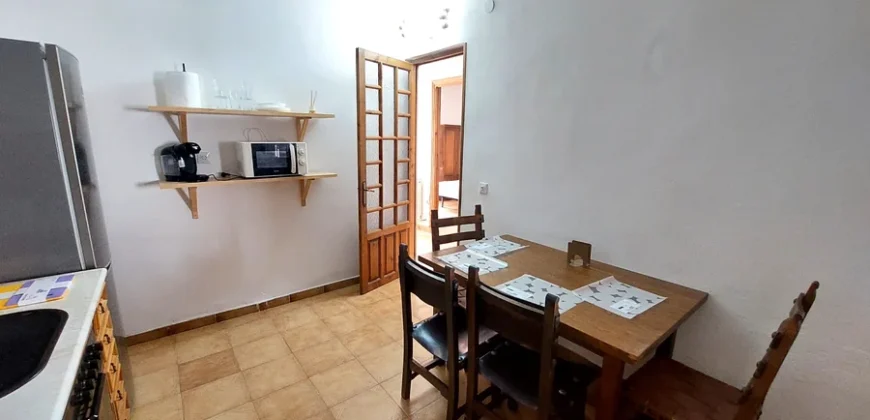 Casa rustica de tres habitaciones con patio
