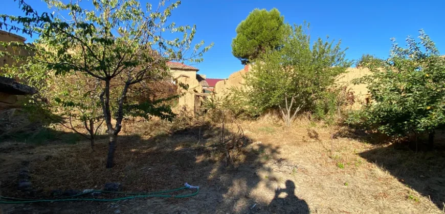 Casa independiente con patio en Capillas.
