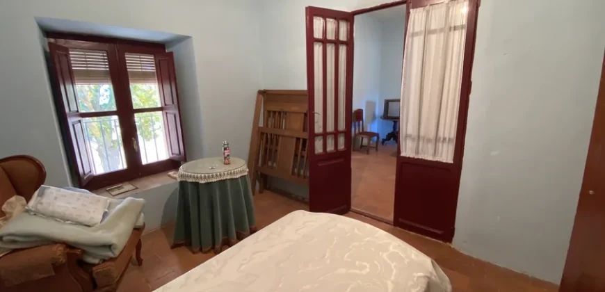 Casa independiente con patio en Capillas.