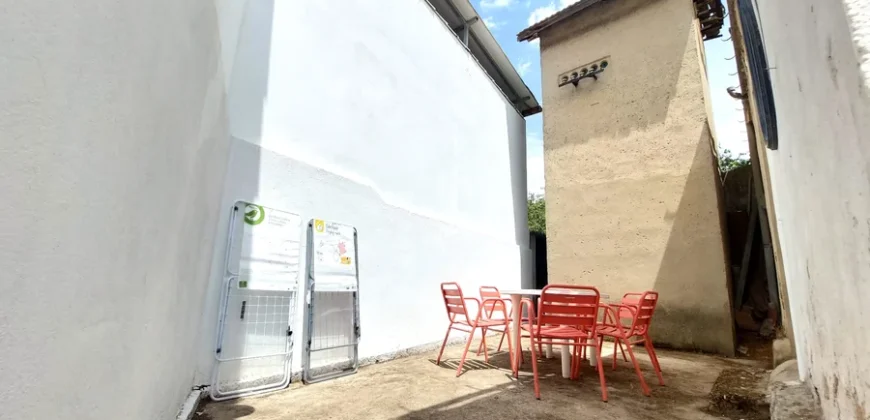 Casa rustica de tres habitaciones con patio