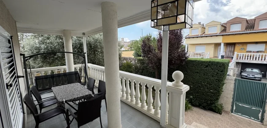 Chalet en venta en Baltanás con patio, merendero y garaje
