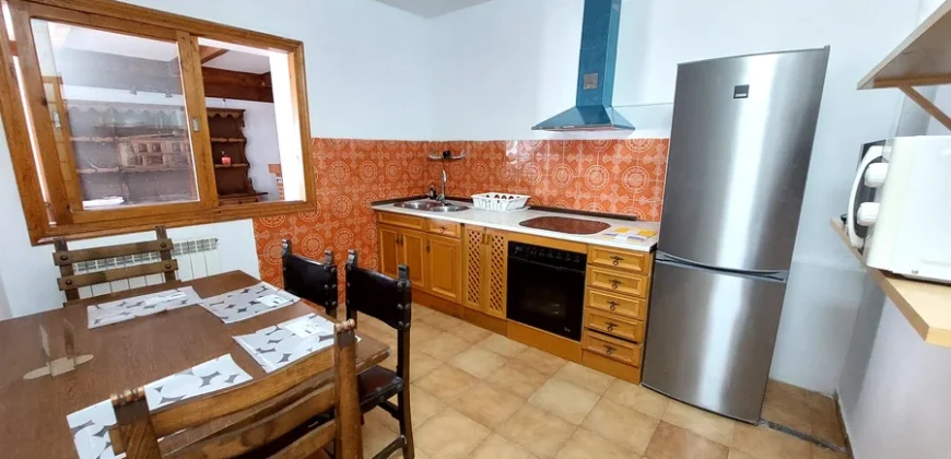 Casa rustica de tres habitaciones con patio