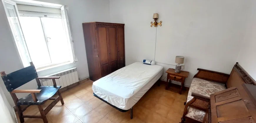 Casa rustica de tres habitaciones con patio
