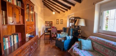 Casa independiente con patio en Capillas.